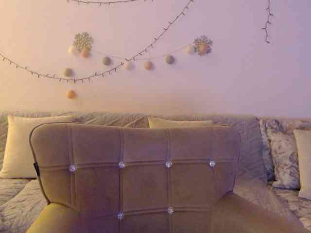 goodSnowQueen webcam