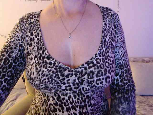 goodSnowQueen webcam