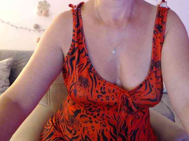 goodSnowQueen webcam