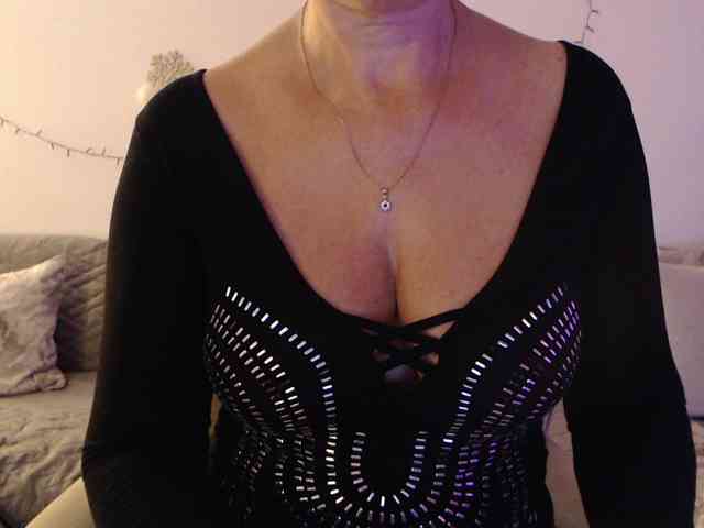 goodSnowQueen webcam