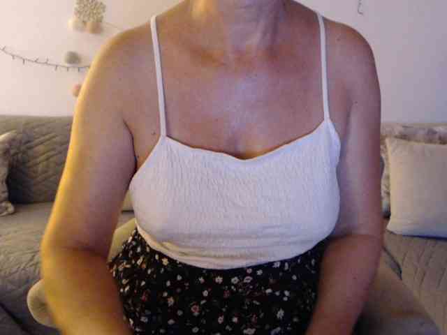 goodSnowQueen webcam