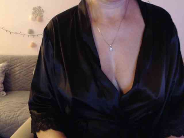goodSnowQueen webcam