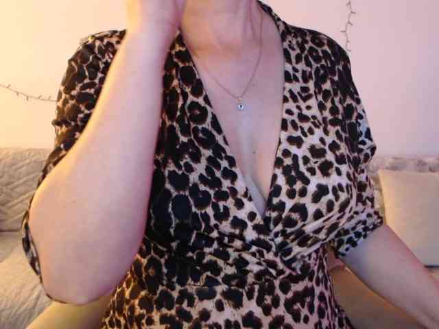 goodSnowQueen webcam