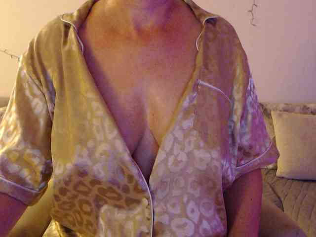 goodSnowQueen webcam
