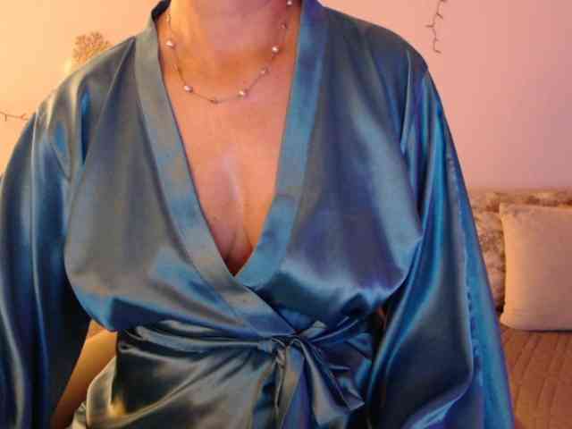 goodSnowQueen webcam