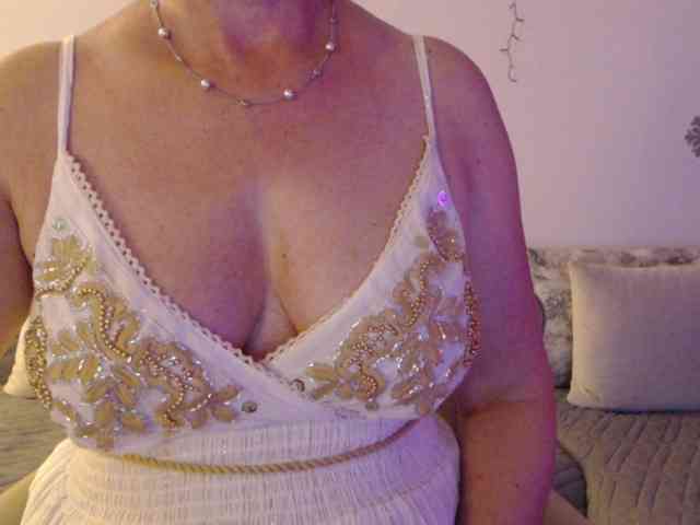 goodSnowQueen webcam