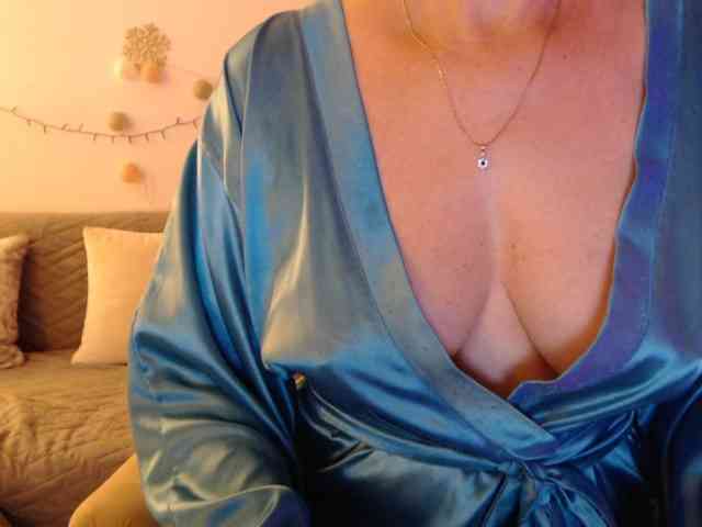 goodSnowQueen webcam