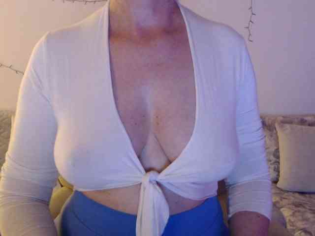 goodSnowQueen webcam