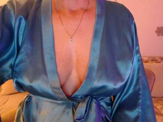 goodSnowQueen webcam