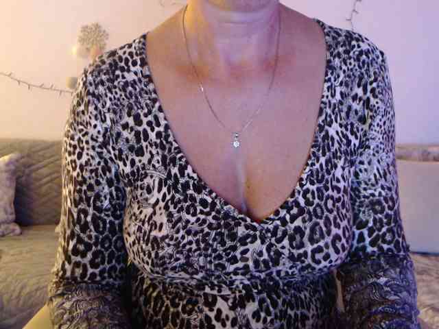 goodSnowQueen webcam