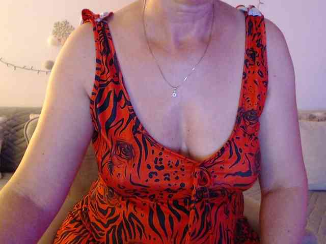 goodSnowQueen webcam