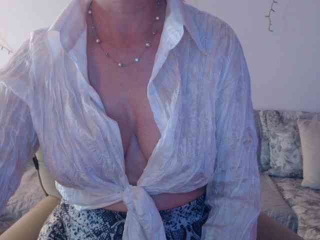 goodSnowQueen webcam