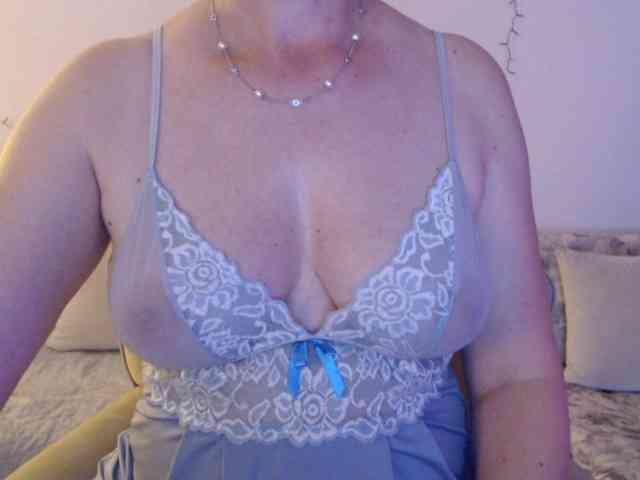 goodSnowQueen webcam