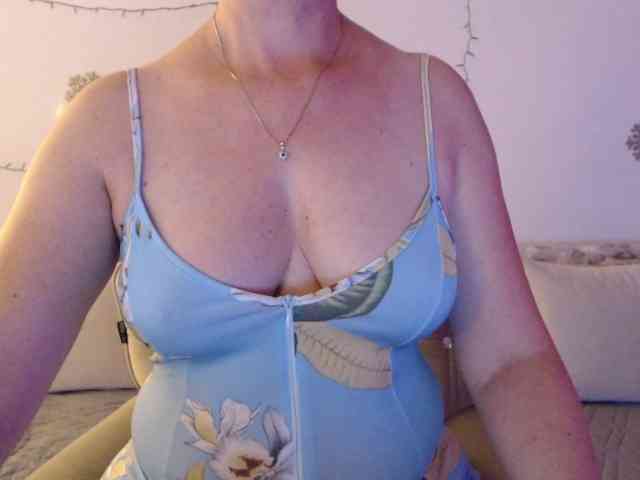 goodSnowQueen webcam