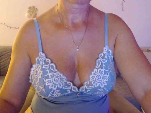 goodSnowQueen webcam