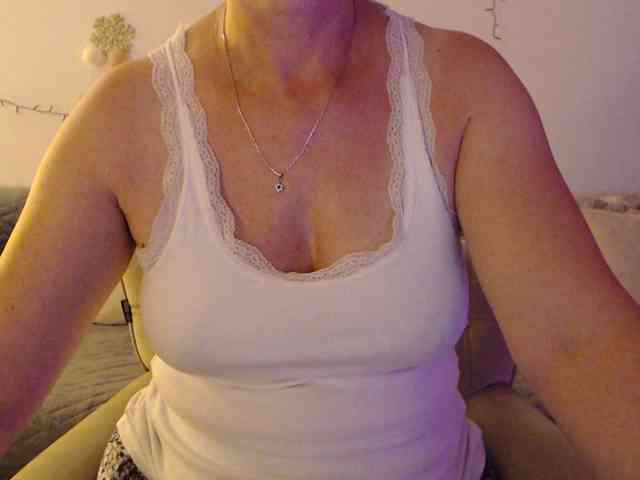 goodSnowQueen webcam