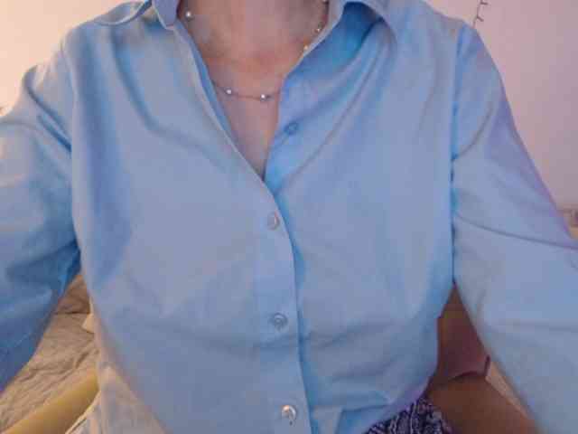 goodSnowQueen webcam