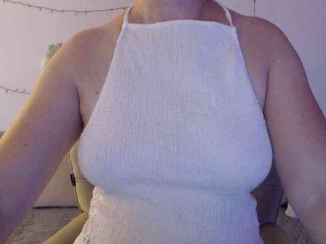 goodSnowQueen webcam