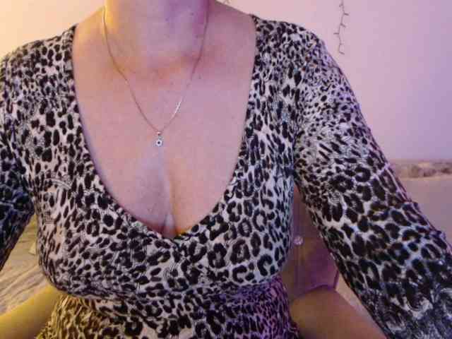 goodSnowQueen webcam