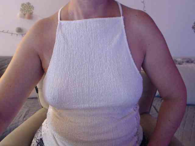 goodSnowQueen webcam
