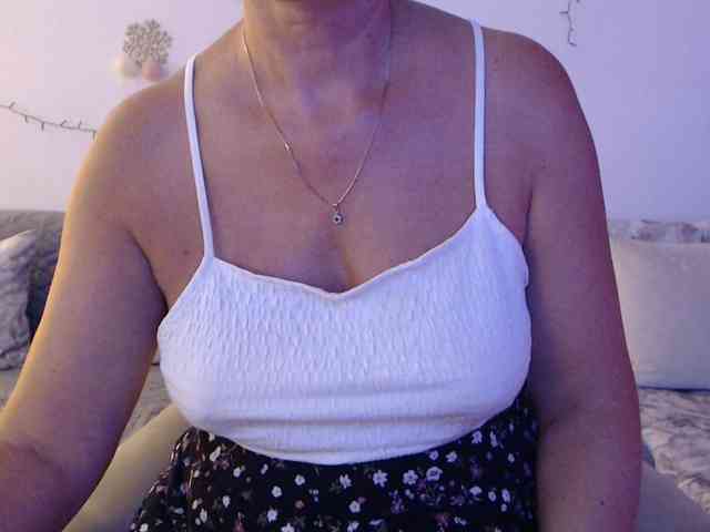 goodSnowQueen webcam