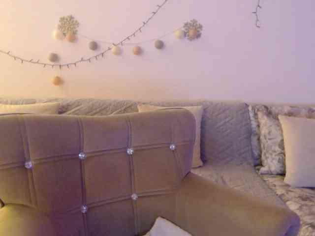 goodSnowQueen webcam