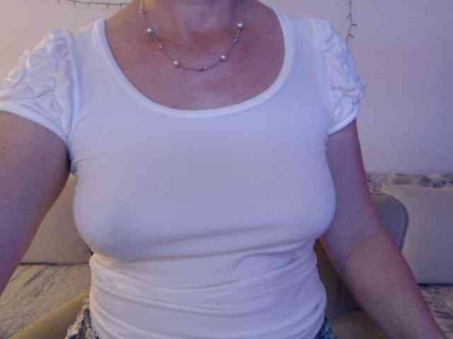 goodSnowQueen webcam