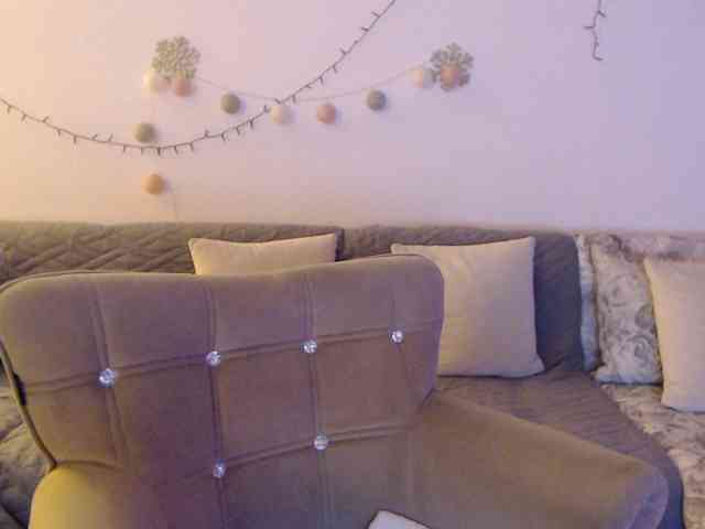 goodSnowQueen webcam