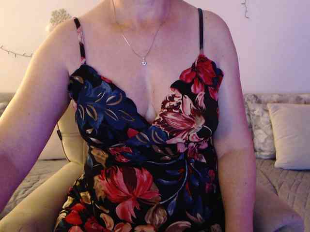 goodSnowQueen webcam