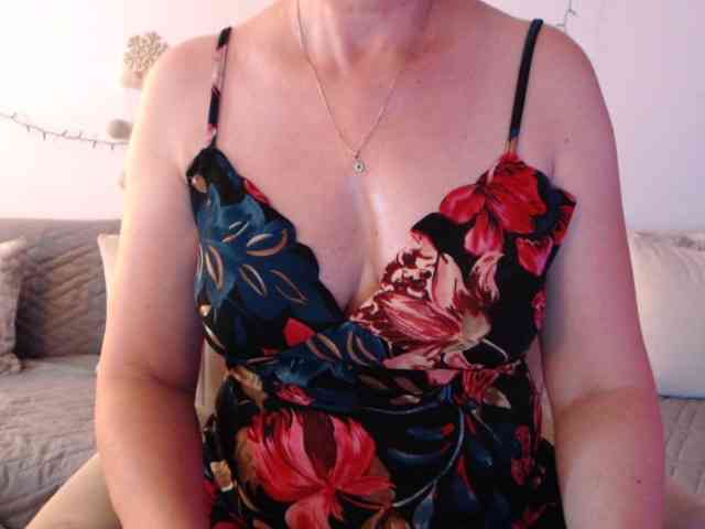 goodSnowQueen webcam