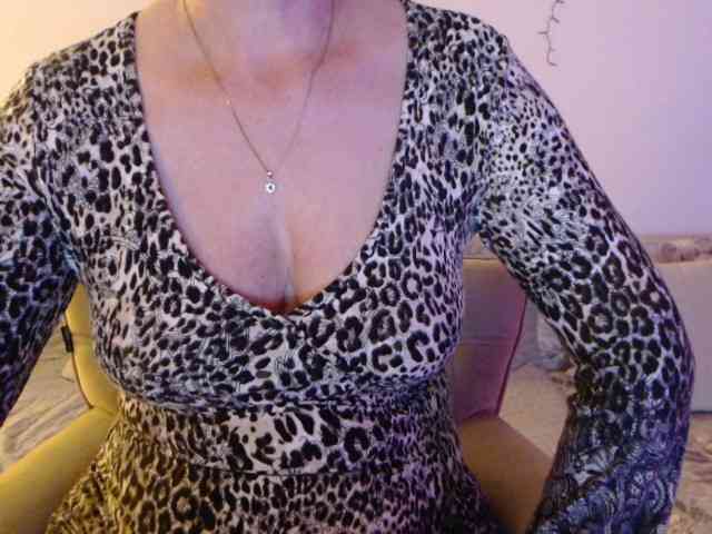 goodSnowQueen webcam