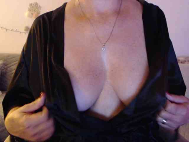 goodSnowQueen webcam