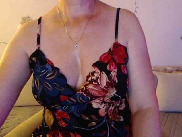 goodSnowQueen webcam