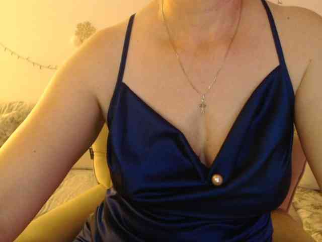 goodSnowQueen webcam