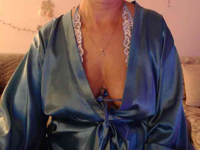 goodSnowQueen webcam