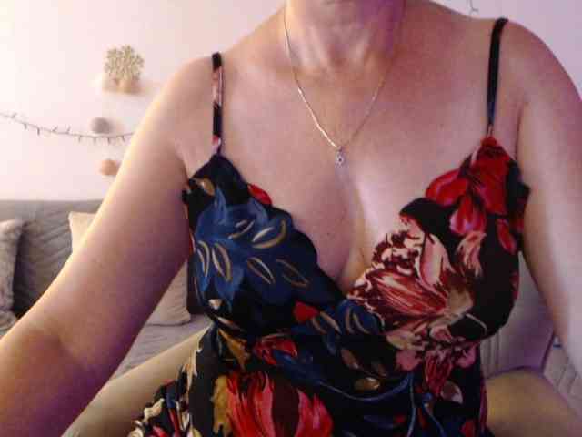 goodSnowQueen webcam
