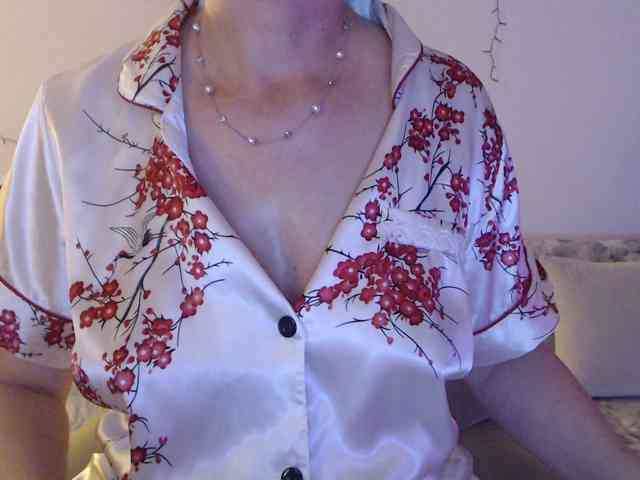 goodSnowQueen webcam