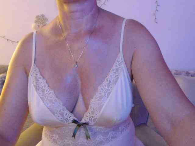 goodSnowQueen webcam
