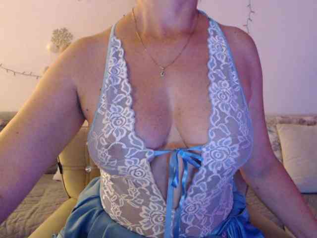 goodSnowQueen Live Webcam on BongaCams