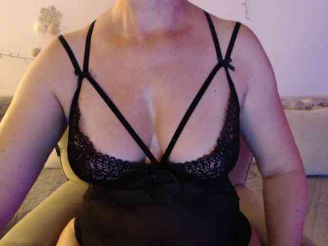 goodSnowQueen webcam