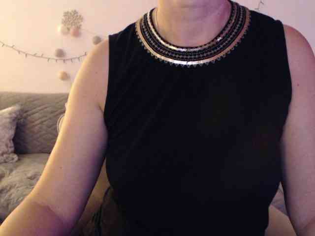 goodSnowQueen webcam