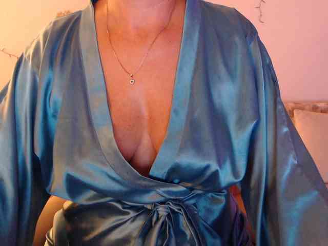goodSnowQueen webcam