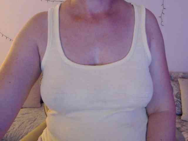 goodSnowQueen webcam