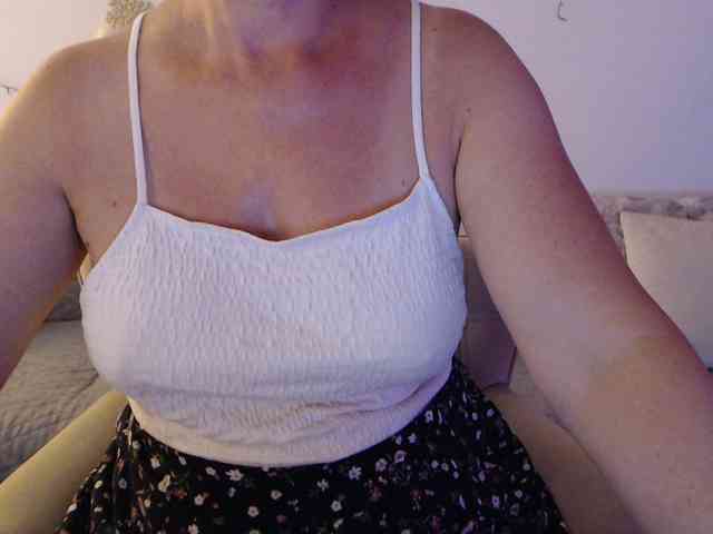 goodSnowQueen webcam