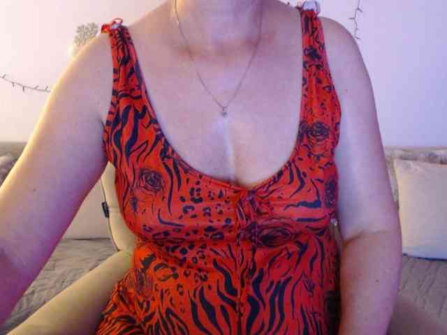 goodSnowQueen webcam