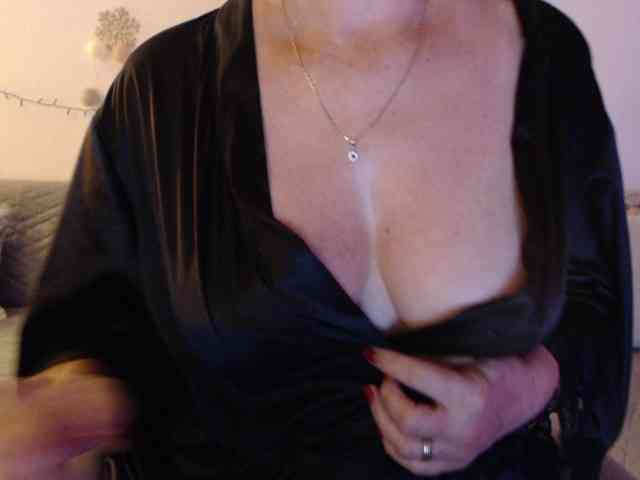 goodSnowQueen webcam