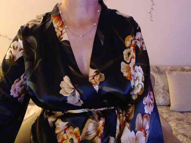 goodSnowQueen webcam