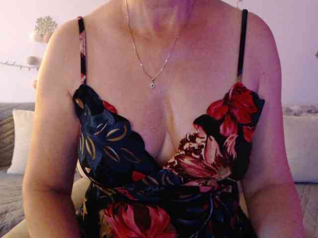 goodSnowQueen webcam