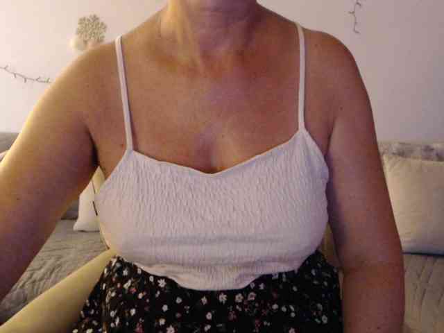 goodSnowQueen webcam