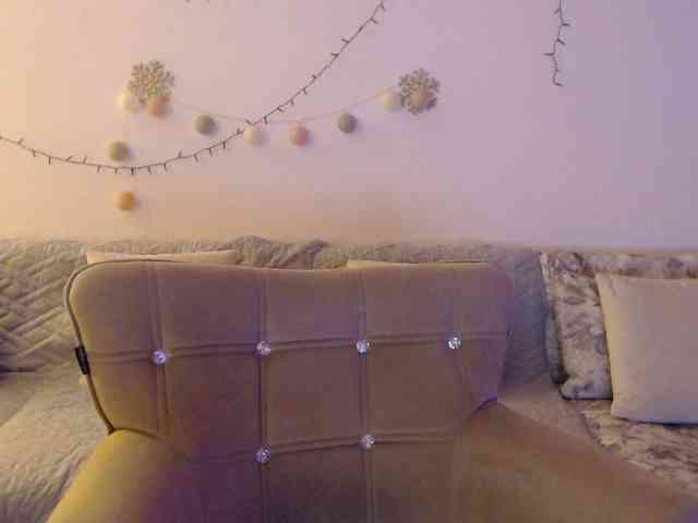 goodSnowQueen webcam